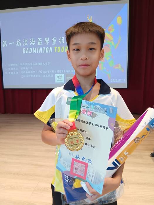 恭喜206李秉宸及507鄧亞仕參加淡海盃羽球邀請賽表現優異圖片